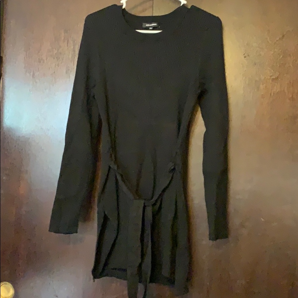 525 America ribbed black sweater with belt